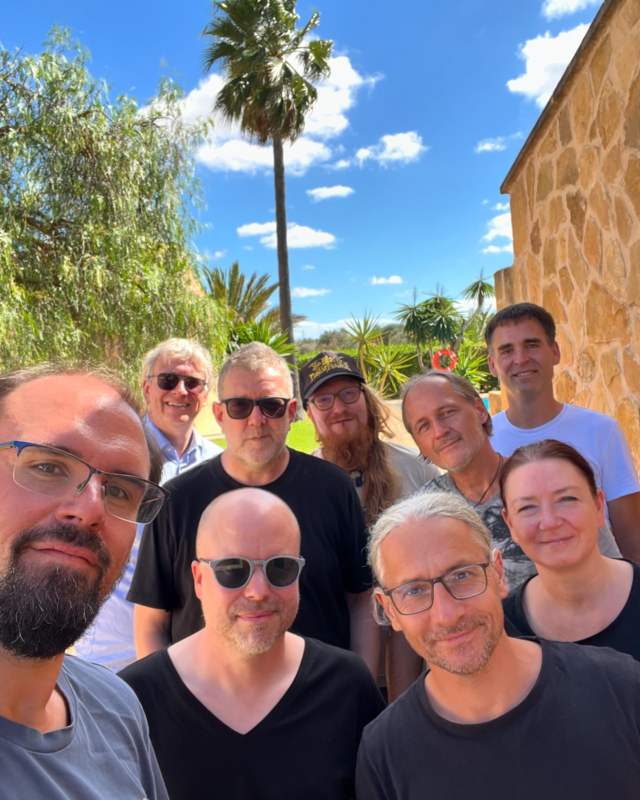 Unser Herbst-Holiwork auf Mallorca hat bereits seit vielen Jahren Tradition. Zusammen mit den Kollegen von @gn2.de hatten wir bei gutem Wetter eine perfekte Mischung aus Arbeit und Spaß. Und dank #starlink hat die Wlan- bzw. Netzabdeckung diesmal keine Rolle mehr gespielt. 😎🏝️🧑‍💻🥘 #holiwork #workation #mallorca #proudcommerce